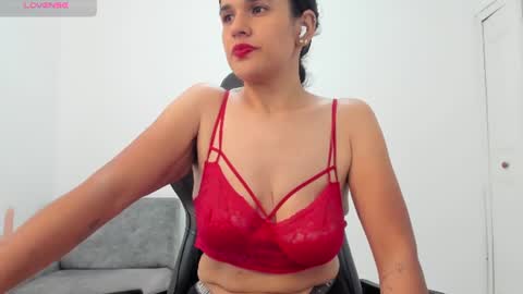 Snapshot of natalia_curvy1 chatting on 28, 7, 2026 Nathalia online show from 28, 7, 2026