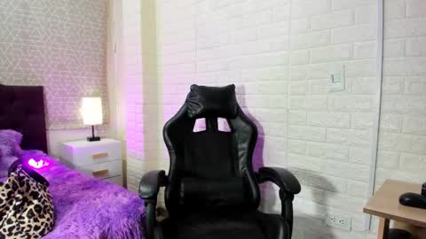 Natalia Kiss online show from 3, 2, 2026