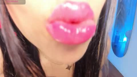 Natalia Leon online show from 8, 11, 2025