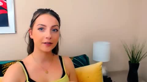 Snapshot of natalie_live chatting on 23, 4, 2026 NatalieSexy online show from 23, 4, 2026