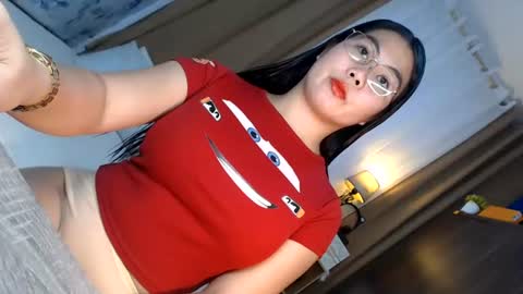 Snapshot of nathalie_hart chatting on 16, 7, 2026 Queen Marga online show from 16, 7, 2026
