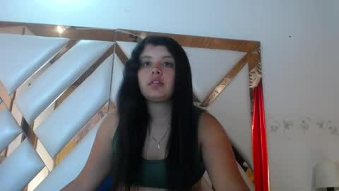 Snapshot of nathaly_low chatting on 4, 5, 2026 nathaly low online show from 4, 5, 2026