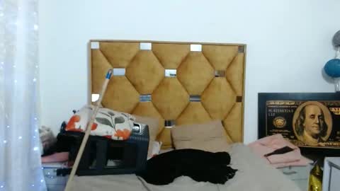 nathy_voyeur online show from 2, 4, 2026