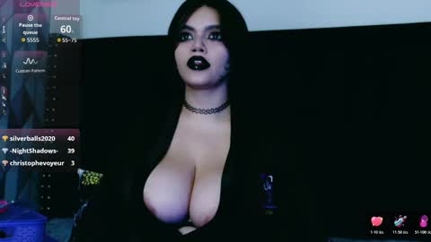 Snapshot of naturaltitss_ chatting on 20, 11, 2025 Gwen online show from 20, 11, 2025