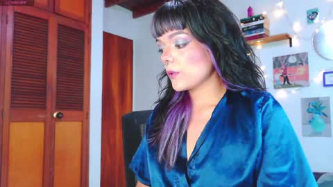 Snapshot of naughty_em_17 chatting on 17, 1, 2025 Em  please help me reach 100 thumbs up 3 online show from 17, 1, 2025