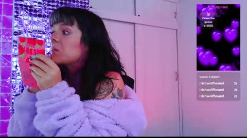 Snapshot of naughty_em_17 chatting on 6, 3, 2025 Em  please help me reach 100 thumbs up 3 online show from 6, 3, 2025