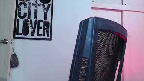 Snapshot of naughty_em_17 chatting on 8, 10, 2025 Em  please help me reach 100 thumbs up 3 online show from 8, 10, 2025