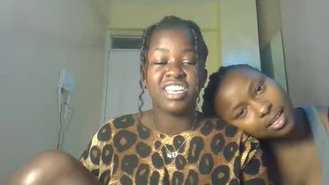 Snapshot of naughty_sluttygal chatting on 4, 10, 2025 Lydiah online show from 4, 10, 2025