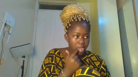 Snapshot of naughty_sluttygal chatting on 15, 10, 2025 Lydiah online show from 15, 10, 2025