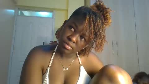 Snapshot of naughty_sluttygal chatting on 19, 10, 2025 Lydiah online show from 19, 10, 2025