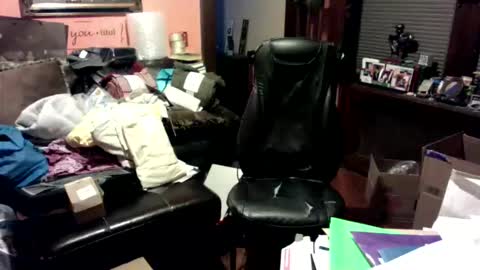 Snapshot of naughtybone chatting on 19, 12, 2025 naughtybone online show from 19, 12, 2025