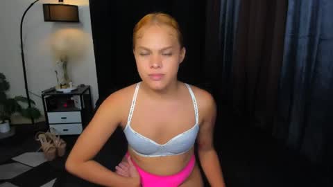 Snapshot of naughtychanell chatting on 8, 7, 2026 naughtychanell online show from 8, 7, 2026