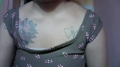 naughtymom_33 online show from 25, 11, 2025