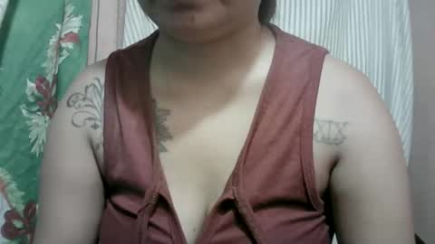 naughtymom_33 online show from 18, 4, 2026