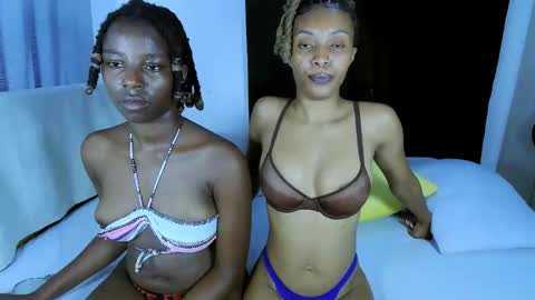 Snapshot of naughtysluts_ chatting on 18, 9, 2025 naughtysluts_ online show from 18, 9, 2025