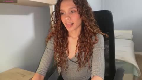 Snapshot of naugthtycurls chatting on 17, 12, 2025 Arantxa online show from 17, 12, 2025