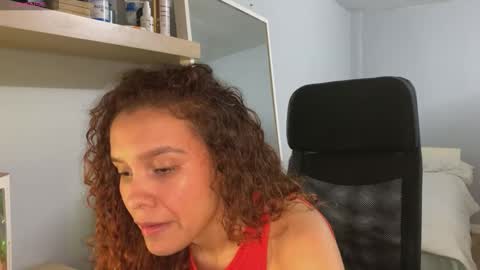 Snapshot of naugthtycurls chatting on 18, 12, 2025 Arantxa online show from 18, 12, 2025