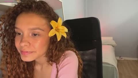 Snapshot of naugthtycurls chatting on 19, 12, 2025 Arantxa online show from 19, 12, 2025