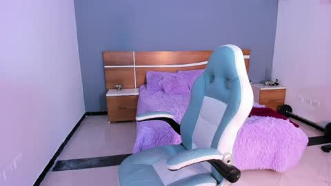 naugthy_brunette_ online show from 23, 4, 2026