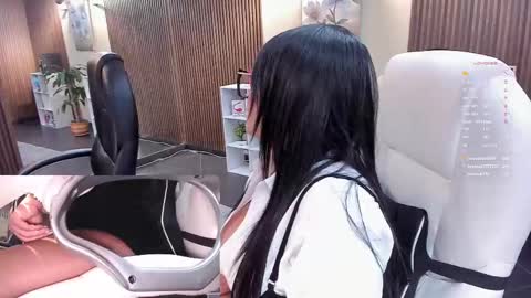         online show from 8, 11, 2025