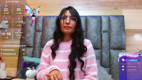 Snapshot of nayecloud chatting on 5, 1, 2025 Naye online show from 5, 1, 2025