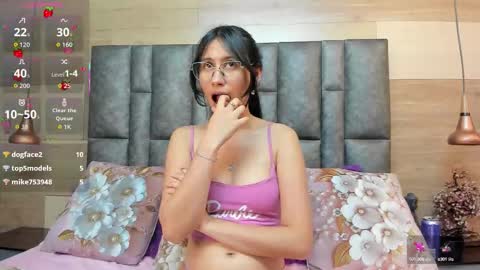 Snapshot of nayecloud chatting on 19, 9, 2025 Naye online show from 19, 9, 2025