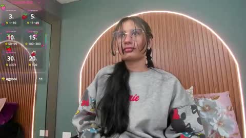 Snapshot of nayecloud chatting on 14, 10, 2025 Naye online show from 14, 10, 2025