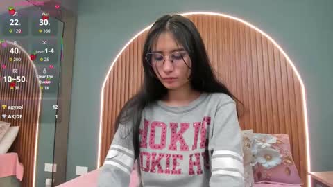 Snapshot of nayecloud chatting on 22, 10, 2025 Naye online show from 22, 10, 2025