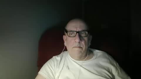 Snapshot of needlesslove chatting on 15, 4, 2026 Tom online show from 15, 4, 2026