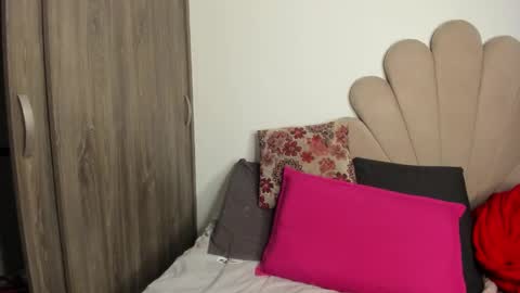 Snapshot of neeii chatting on 9, 2, 2026 Nei turn green online show from 9, 2, 2026