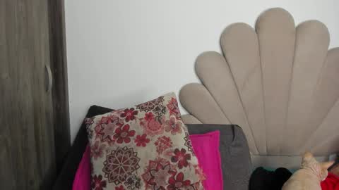 Snapshot of neeii chatting on 4, 3, 2026 Nei turn green online show from 4, 3, 2026