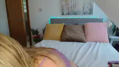 Snapshot of neighbournicole chatting on 1, 7, 2026 Birthday online show from 1, 7, 2026