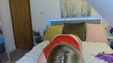 Snapshot of neighbournicole chatting on 5, 7, 2026 Birthday online show from 5, 7, 2026