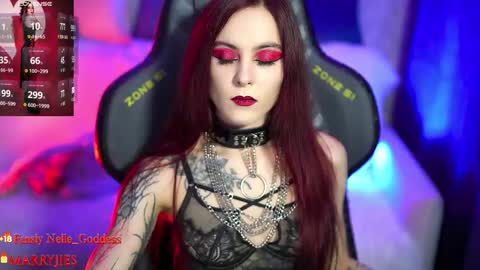 Snapshot of nelle_ chatting on 12, 11, 2025 online show from 12, 11, 2025