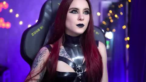 Snapshot of nelle_ chatting on 5, 12, 2025 online show from 5, 12, 2025