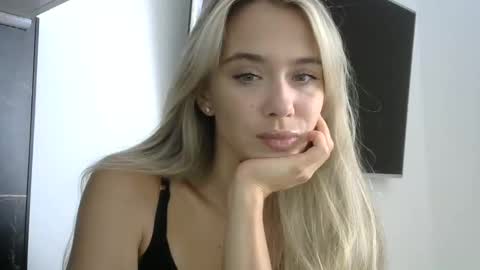 Snapshot of nelly_fortu chatting on 7, 5, 2026 nelly_fortu online show from 7, 5, 2026