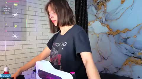 Salome Nena cupcake online show from 23, 12, 2025