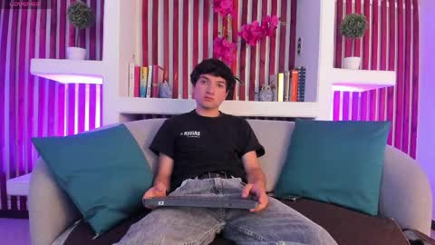 Snapshot of neo_zarek chatting on 13, 5, 2026 Zarek online show from 13, 5, 2026