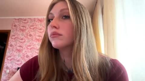 Snapshot of neomimaddern chatting on 8, 4, 2026 neomimaddern online show from 8, 4, 2026