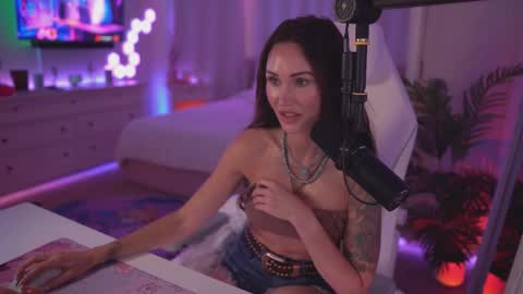 Sasha West online show from 5, 3, 2026