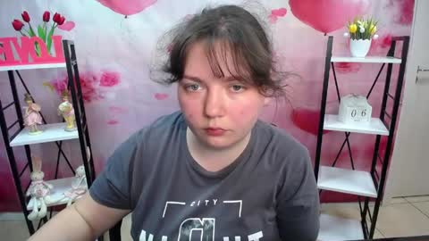 Snapshot of neonilalisova chatting on 6, 5, 2026 NeonilaLisova online show from 6, 5, 2026