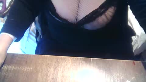 Snapshot of neslihan35 chatting on 5, 1, 2025 neslihan online show from 5, 1, 2025