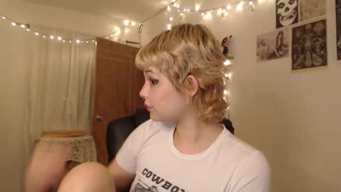 Snapshot of neurotic_witch chatting on 8, 3, 2025 Mar online show from 8, 3, 2025