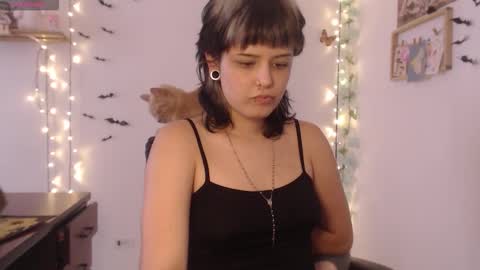 Snapshot of neurotic_witch chatting on 16, 10, 2025 Mar online show from 16, 10, 2025