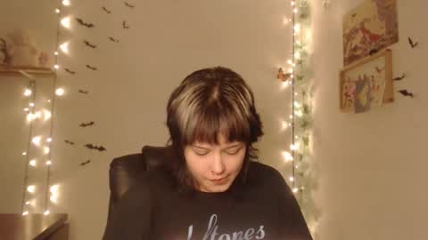 Snapshot of neurotic_witch chatting on 26, 10, 2025 Mar online show from 26, 10, 2025