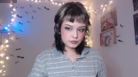 Snapshot of neurotic_witch chatting on 5, 11, 2025 Mar online show from 5, 11, 2025