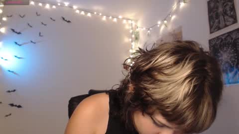 Snapshot of neurotic_witch chatting on 8, 11, 2025 Mar online show from 8, 11, 2025