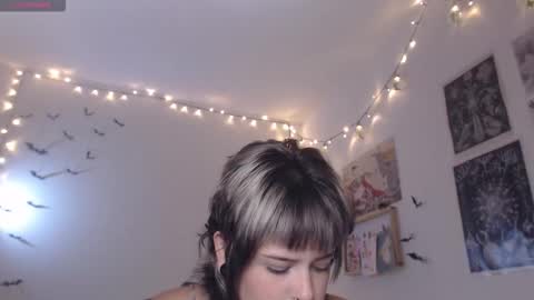 Snapshot of neurotic_witch chatting on 11, 11, 2025 Mar online show from 11, 11, 2025