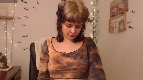 Snapshot of neurotic_witch chatting on 29, 11, 2025 Mar online show from 29, 11, 2025