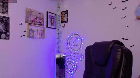 Snapshot of neurotic_witch chatting on 3, 2, 2026 Mar online show from 3, 2, 2026